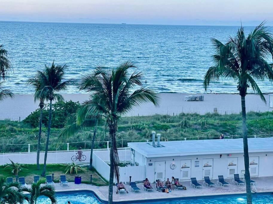 Chic Ocean Front Studio! Miami Beach Exterior photo