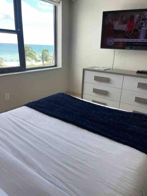 Chic Ocean Front Studio! Miami Beach Exterior photo